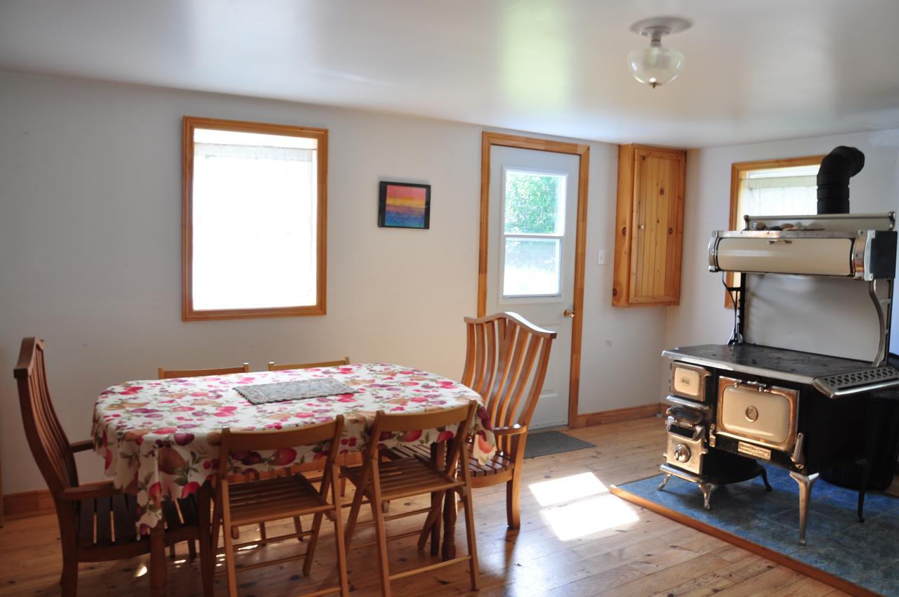 Indian Brook Breton Cove Farmhouse 게스트하우스 외부 사진