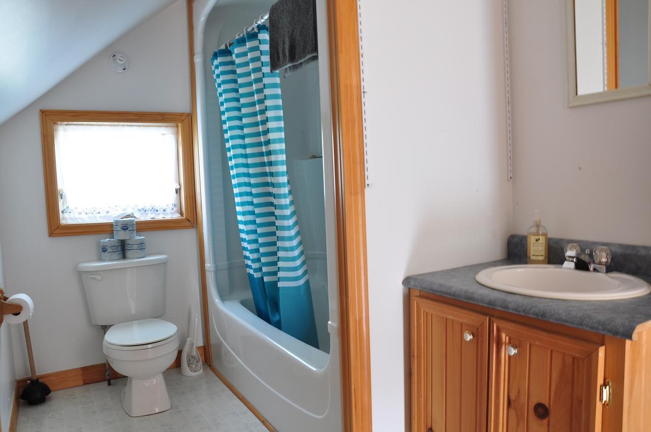 Indian Brook Breton Cove Farmhouse 게스트하우스 외부 사진